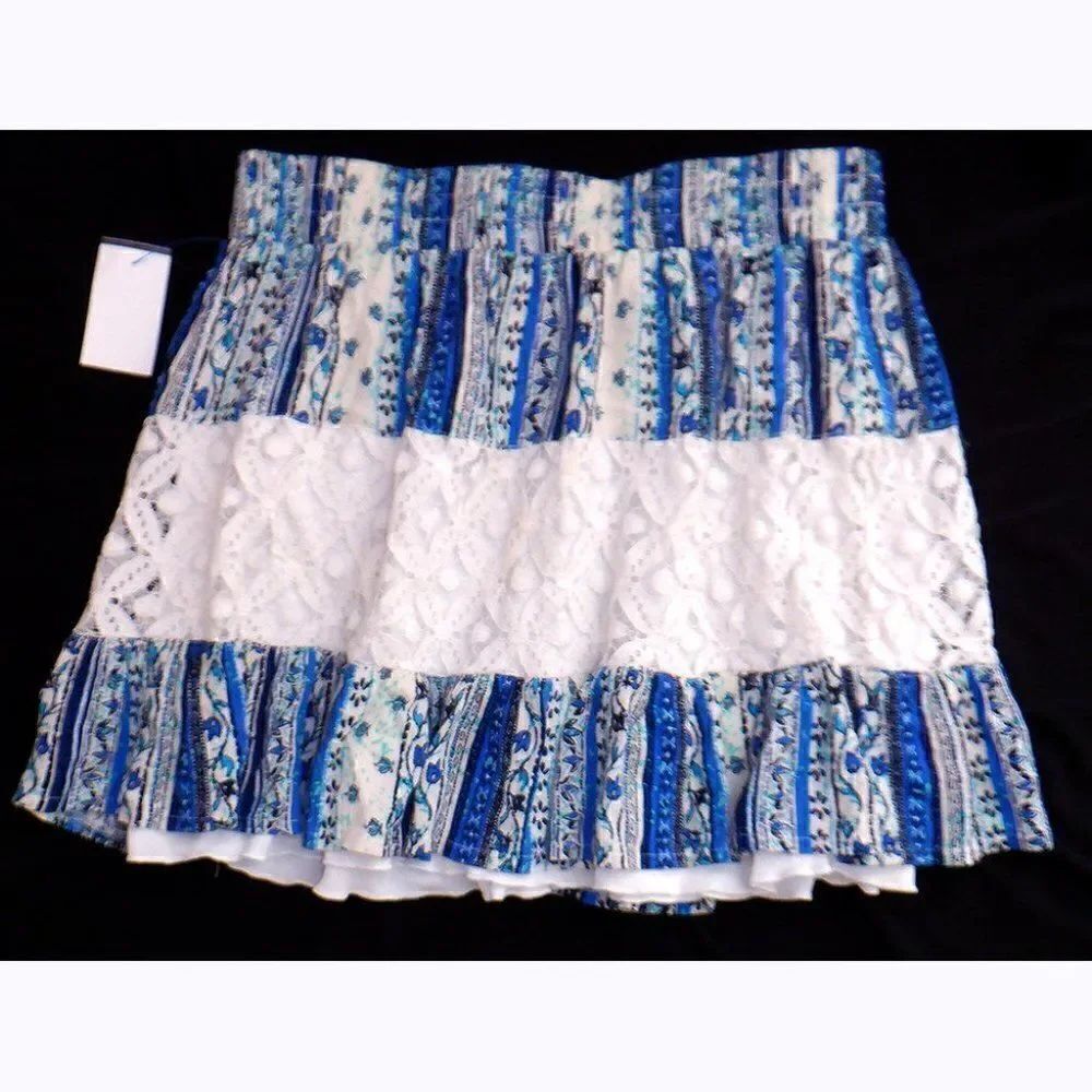 J Benbasset short blue/white lace skirt